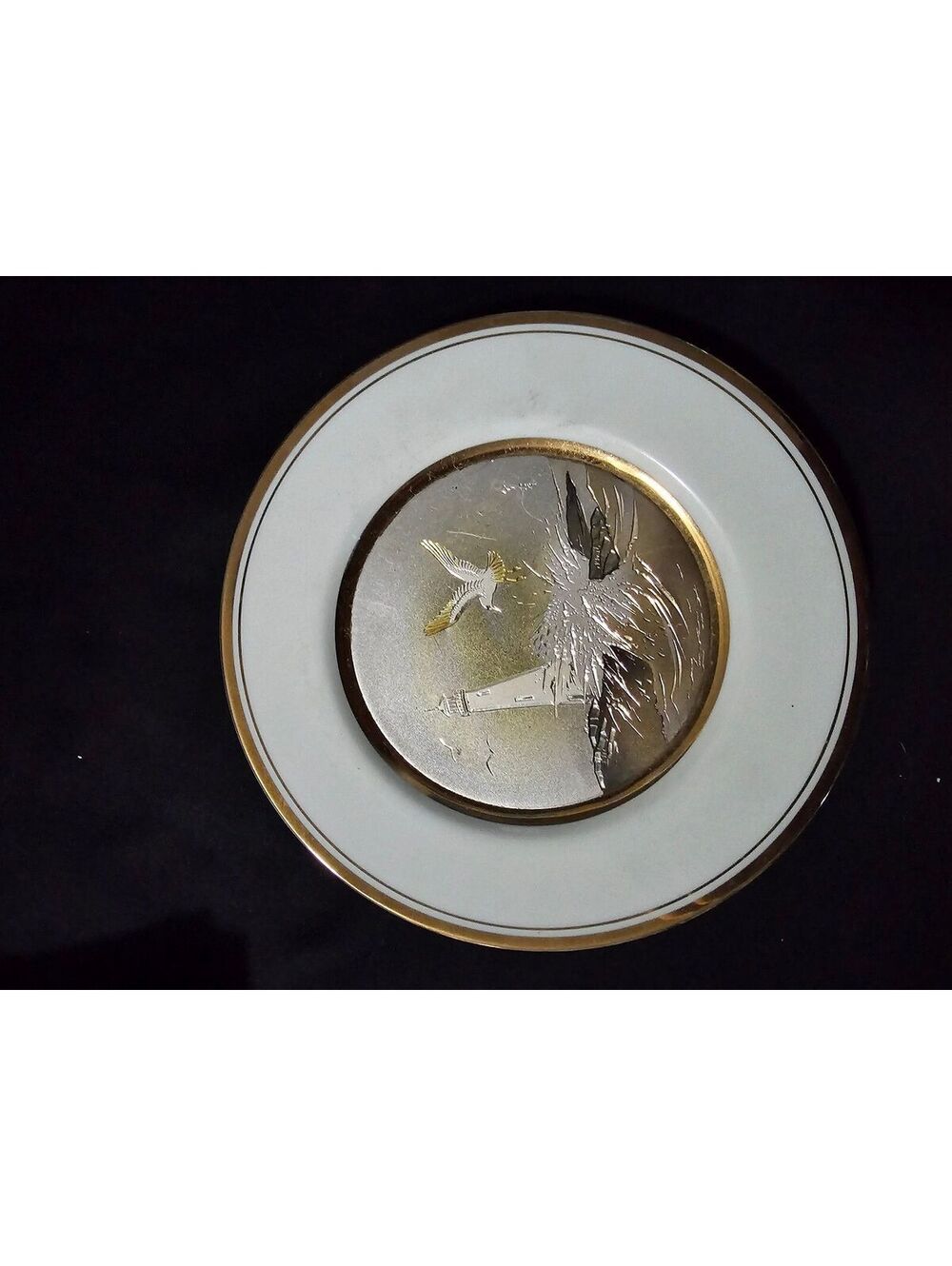 Dynasty Gallery Fine China Limited Edition Decorative Plate with Bird Design